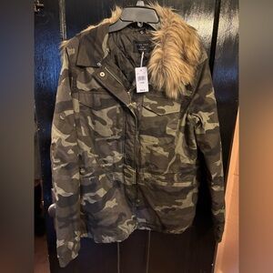 Size large women’s camo coat